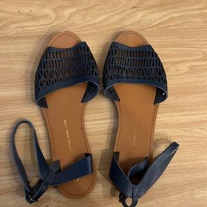 Gap navy weaved sandal